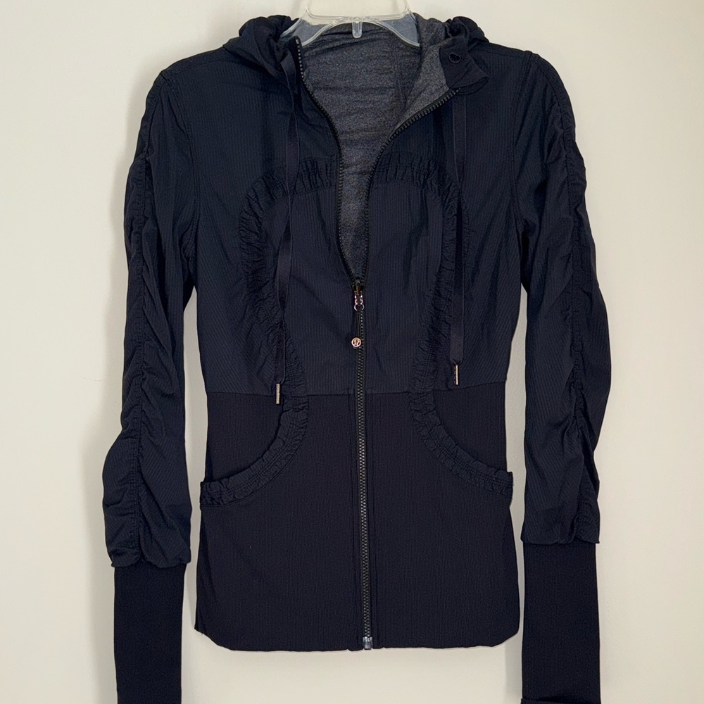 Lululemon Y2K Black In Flux Studio Jacket Reversible size 8 grey EUC